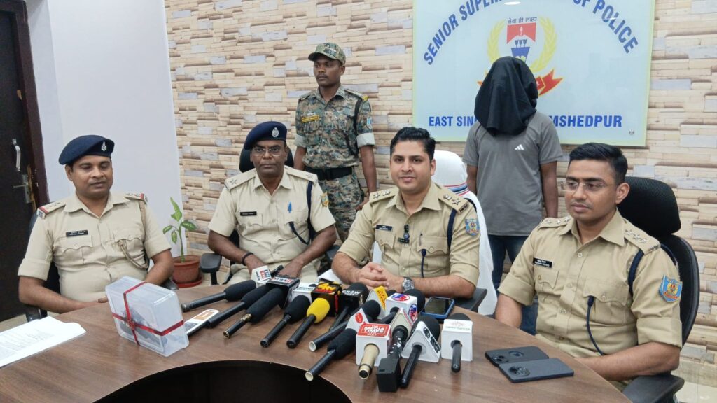JAMSHEDPUR : बड़ी वारदात की फिराक में घूम रहा अपराधी गिरफ्तार, देशी पिस्टल और मैगजीन बरामद…..