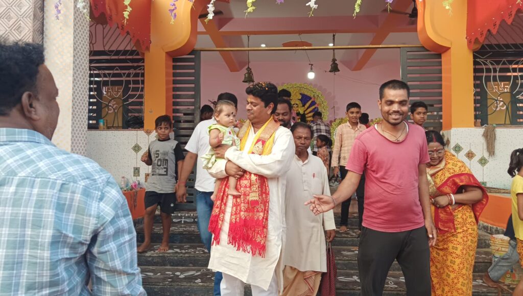 चालियामा में दुर्गा पूजा पंडाल का उद्घाटन, बच्ची में मां दुर्गा का स्वरूप देख भावुक हुए पप्पू वर्मा…. विधायक सविता महतो और भाजपा जिला मंत्री पप्पू वर्मा ने किया संयुक्त रूप से उद्घाटन