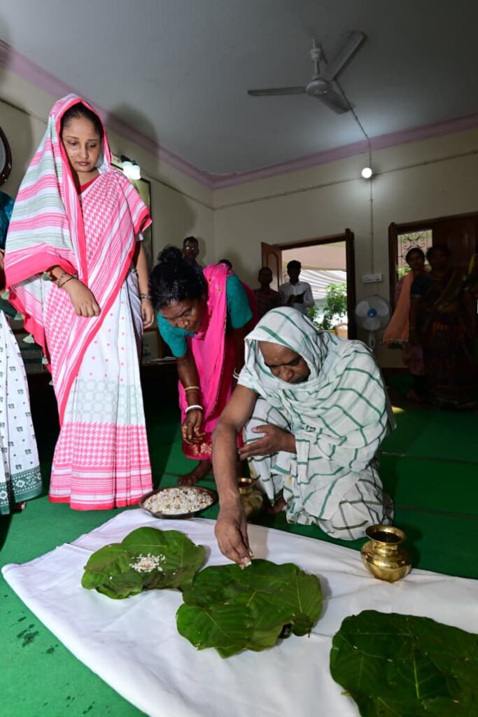मुख्यमंत्री हेमंत सोरेन ने माता रूपी सोरेन का दशकर्म संस्कार विधि-विधान से किया संपन्न