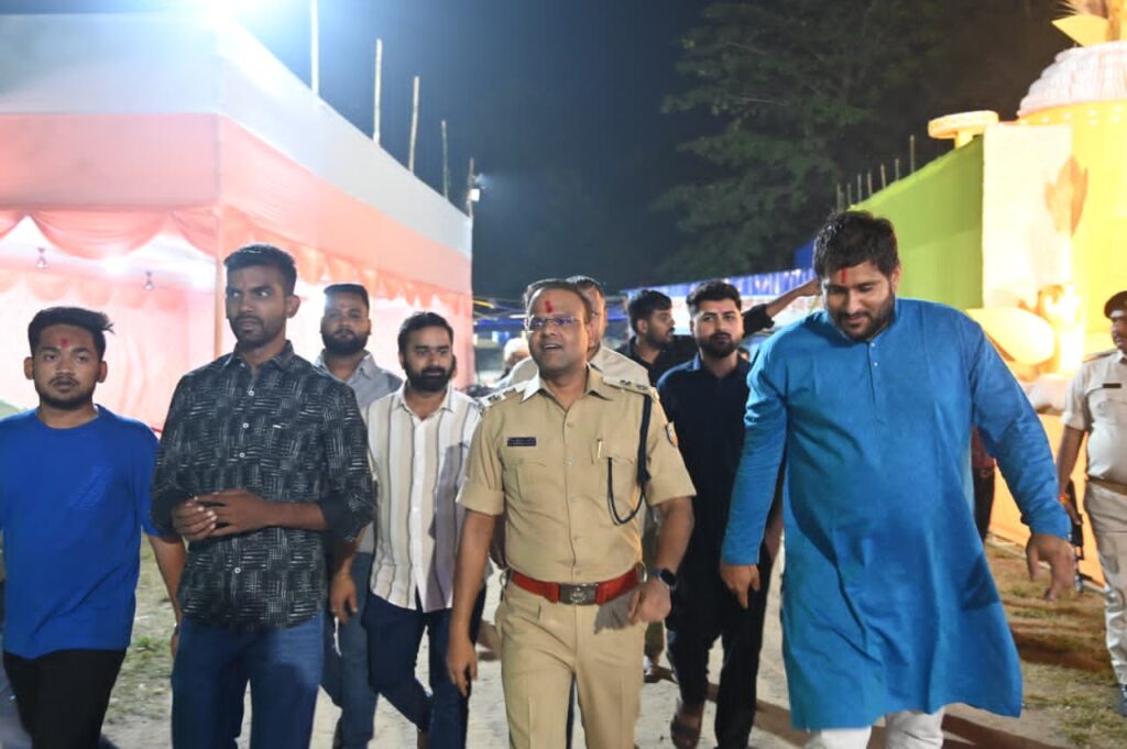 JAMSHEDPUR : दुर्गा पूजा पंडालों का एसएसपी ने किया निरीक्षण, सुरक्षा व्यवस्था का लिया जायजा