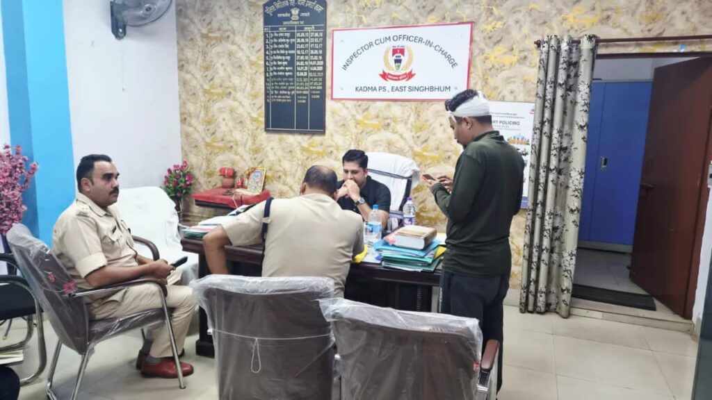 JAMSHEDPUR : कदमा में युवक पर जानलेवा हमले को लेकर सख्त हुए सिटी एसपी, सभी आरोपियों की जल्द गिरफ्तारी का निर्देश