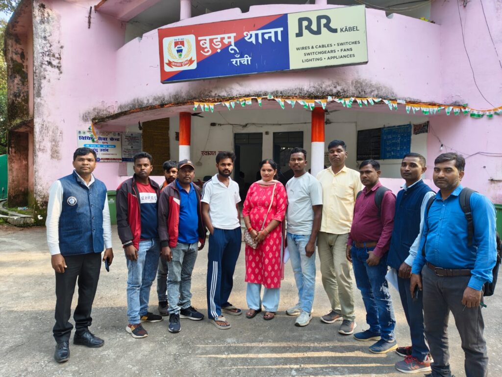 RANCHI : बुढ़मू कस्तूरबा विद्यालय में छात्राओं से कथित छेड़छाड़ का मामला, ग्रामीणों में आक्रोश, DLSA रांची ने लिया संज्ञान, छात्राओं की सुरक्षा सुनिश्चित करने की उठी मांग…….पढ़े पूरी खबर…. देखें VIDEO