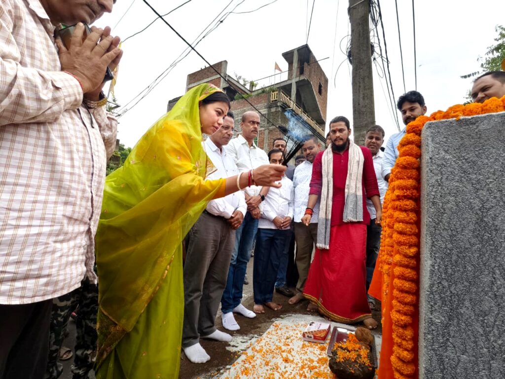स्वस्थ जमशेदपुर के संकल्प को साकार करने में जुटीं विधायक पूर्णिमा साहू, भुइयांडीह को मिलेगी 1.43 करोड़ की लागत से आधुनिक स्वास्थ्य केंद्र की सौगात, विधायक पूर्णिमा साहू ने किया अत्याधुनिक प्राथमिक स्वास्थ्य केंद्र भवन निर्माण का शिलान्यास