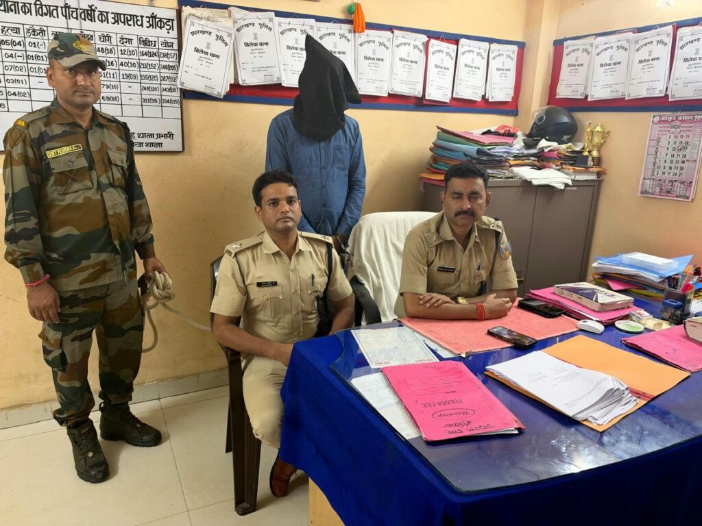 शराब के नशे में विद्यालय पहुंचने के आरोप में प्रभारी प्रधानाध्यापक निलंबित, गढ़वा DC की बड़ी कार्रवाई