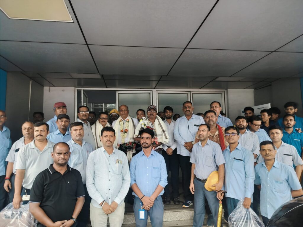 टाटा मोटर्स वर्ल्ड ट्रक लाइन-3 में सेवानिवृत्त सहकर्मियों को दी गई भावभीनी विदाई