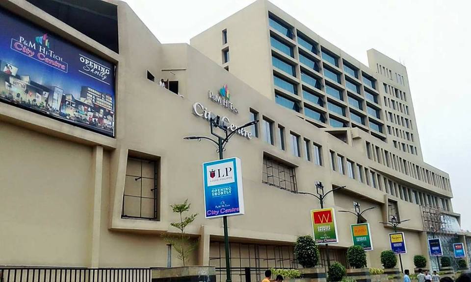 JAMSHEDPUR : बिष्टुपुर के पीएम मॉल पर कार्रवाई तेज, ₹223 करोड़ बकाये का दावा, पिछला दरवाजा सील…… हाईकोर्ट के आदेश के बाद टाटा स्टील ने शुरू कराई जमीन की मापी, भुगतान नहीं होने पर बढ़ सकती हैं मुश्किलें